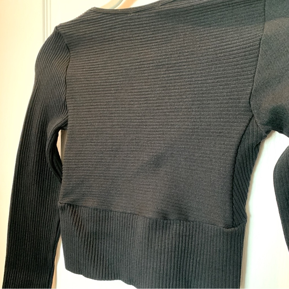 FOREVER 21 Women’s Ribbed Longsleeve V-neck Crossover Sweater Crop Top Small - Picture 9 of 9